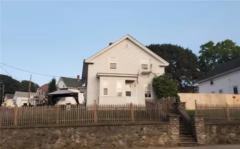 106 Cottage St, Woonsocket, RI 02895 photo 2