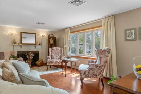 47 Flagg Ave, Warwick, RI 02886 photo 3