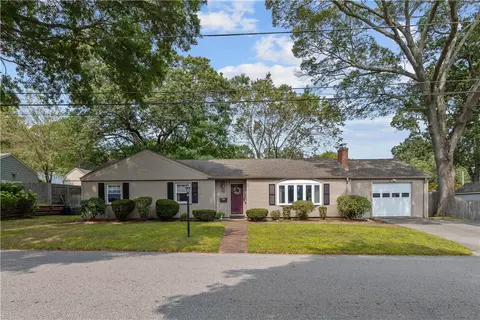 47 Flagg Ave, Warwick, RI 02886