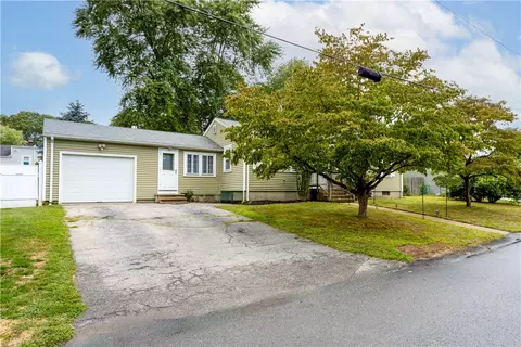 77 Adrian St, Warwick, RI 02886 photo 2