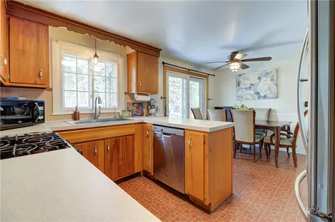 77 Adrian St, Warwick, RI 02886 photo 14