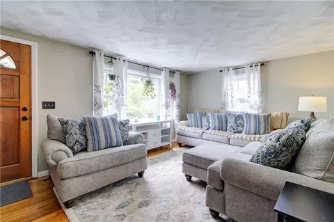 77 Adrian St, Warwick, RI 02886 photo 9