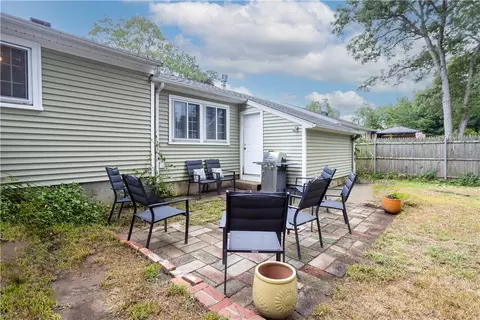 77 Adrian St, Warwick, RI 02886 photo 6