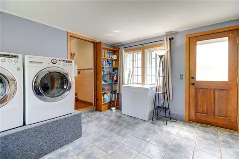 77 Adrian St, Warwick, RI 02886 photo 17