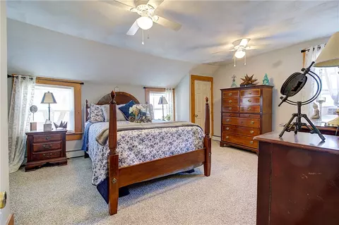 Bedroom - 52 Uncas St, Warwick, RI 02889 photo 2 of 4