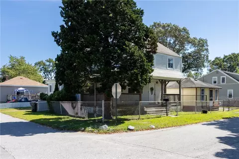 Exterior - 52 Uncas St, Warwick, RI 02889 photo 2 of 5