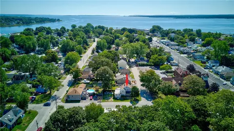 View/Area - 52 Uncas St, Warwick, RI 02889 photo 2 of 2