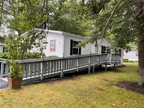 9 Giovanni-rose Ct, Coventry, RI 02816