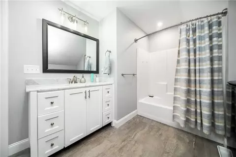 Bath - 52 Benefit St, Warwick, RI 02886 photo 2 of 2