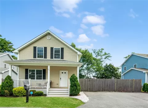 52 Benefit St, Warwick, RI 02886