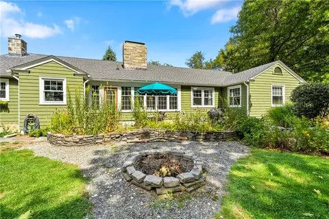 Exterior - 36 Apple Tree Ln, Warwick, RI 02888 photo 7 of 12