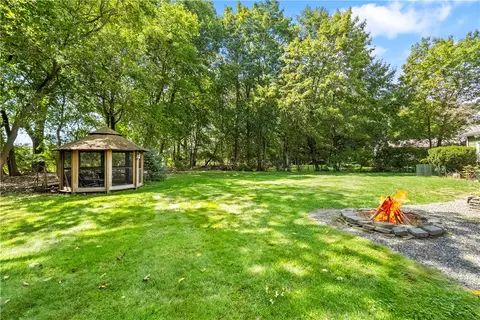 Exterior - 36 Apple Tree Ln, Warwick, RI 02888 photo 9 of 12