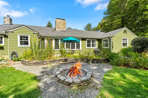 Exterior - 36 Apple Tree Ln, Warwick, RI 02888 photo 8 of 12