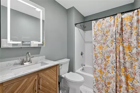 Bath - 22 Apache Dr #E, Westerly, RI 02891 photo 2 of 5