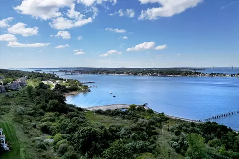 169 Leeshore Ln, Tiverton, RI 02878