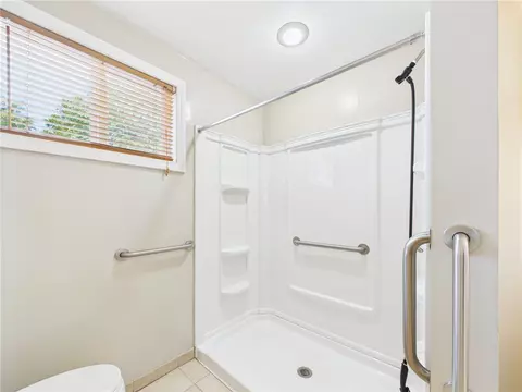 Bath - 85 Pilgrim Dr, Warwick, RI 02888 photo 2 of 4