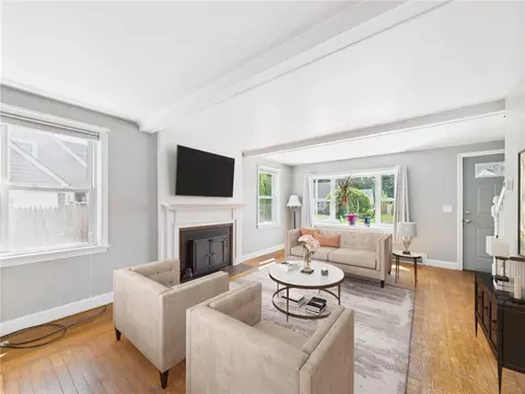 Living - 85 Pilgrim Dr, Warwick, RI 02888 photo 5 of 9