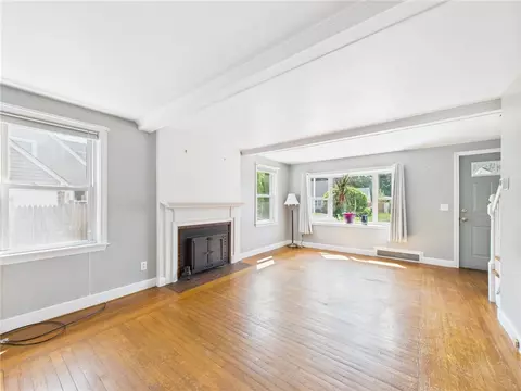 Living - 85 Pilgrim Dr, Warwick, RI 02888 photo 2 of 9