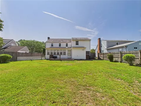 Exterior - 85 Pilgrim Dr, Warwick, RI 02888 photo 9 of 10