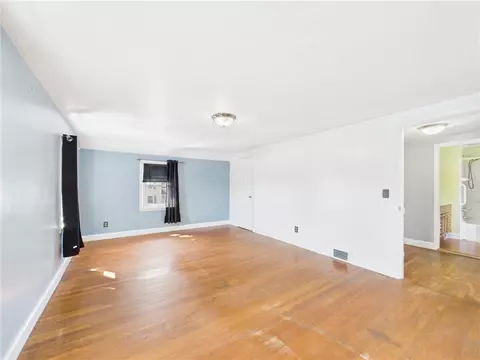 Bedroom - 85 Pilgrim Dr, Warwick, RI 02888 photo 5 of 11