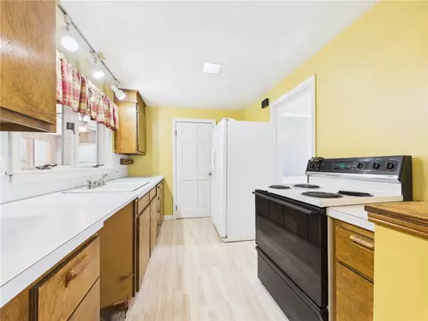 Kitchen - 85 Pilgrim Dr, Warwick, RI 02888 photo 1 of 3
