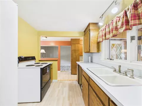 Kitchen - 85 Pilgrim Dr, Warwick, RI 02888 photo 2 of 3