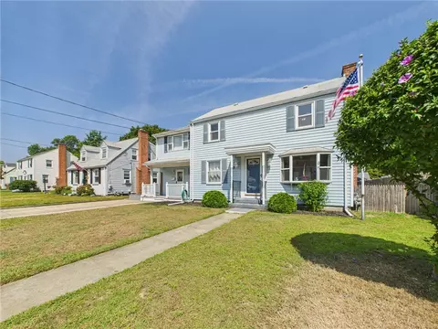 Exterior - 85 Pilgrim Dr, Warwick, RI 02888 photo 2 of 10