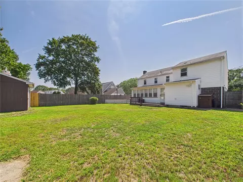 Exterior - 85 Pilgrim Dr, Warwick, RI 02888 photo 8 of 10