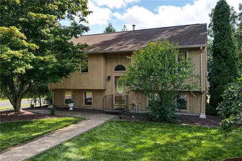 27 Saddlebrook Dr, West Warwick, RI 02893