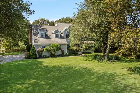 19 Leeann Dr, Narragansett, RI 02882