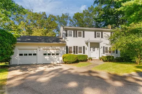 3 Crocus Ct, Coventry, RI 02816