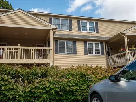 46 Trellis Dr, West Warwick, RI 02893