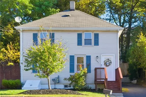 207 Mendon Rd, Cumberland, RI 02864