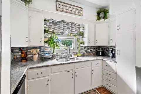 Kitchen - 675 Park Ave, Woonsocket, RI 02895 photo 4 of 6