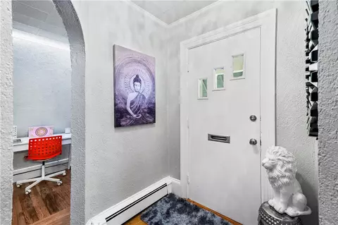 Entry Way - 675 Park Ave, Woonsocket, RI 02895 photo 2 of 6