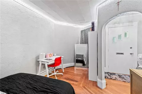 Entry Way - 675 Park Ave, Woonsocket, RI 02895 photo 1 of 6