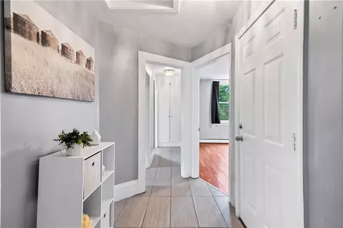 Entry Way - 675 Park Ave, Woonsocket, RI 02895 photo 5 of 6