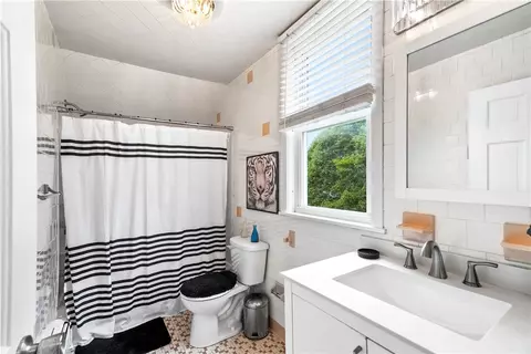 Bath - 675 Park Ave, Woonsocket, RI 02895 photo 3 of 3