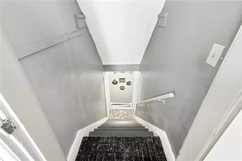 Entry Way - 675 Park Ave, Woonsocket, RI 02895 photo 3 of 6