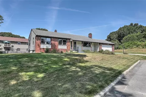 45 Countryside Dr, North Providence, RI 02904