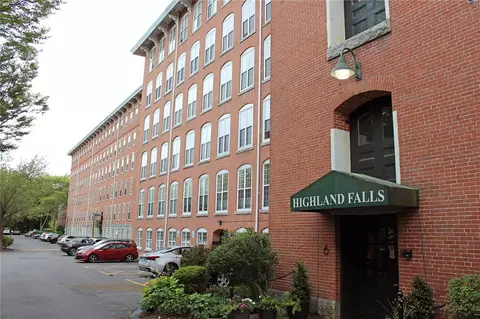 2 School St #204, Lincoln, RI 02865