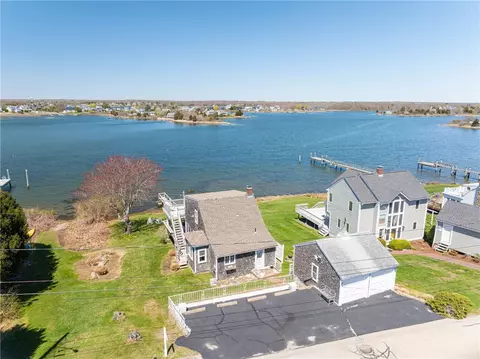 31 E Pond Rd, Narragansett, RI 02882