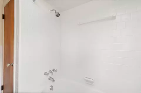 Bath - 21 Parsonage Dr, Warwick, RI 02889 photo 2 of 3