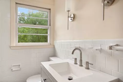 Bath - 21 Parsonage Dr, Warwick, RI 02889 photo 1 of 3
