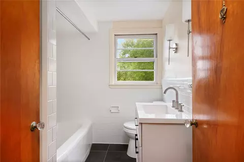 Bath - 21 Parsonage Dr, Warwick, RI 02889 photo 3 of 3