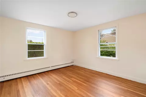 Bedroom - 21 Parsonage Dr, Warwick, RI 02889 photo 2 of 3