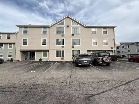201 Woodlawn Ave #304, North Providence, RI 02904