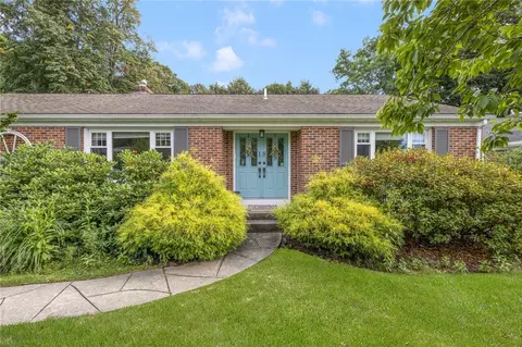 18 Hanley Farm Rd, Warren, RI 02885
