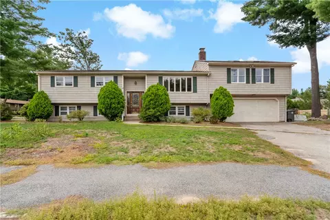 2 Huckleberry Rd, Coventry, RI 02816