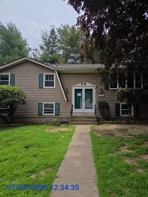 125 Setian Ln, West Warwick, RI 02893